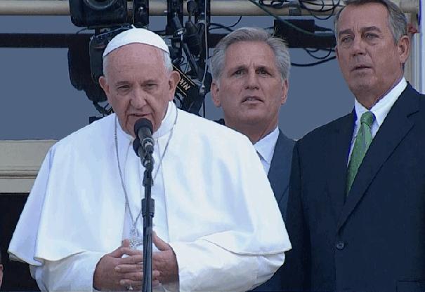 Gdy masz problem ze sztuczną szczęką podczas przemowy papieża