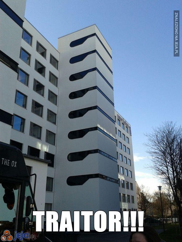 Ten budynek kogoś mi przypomina...