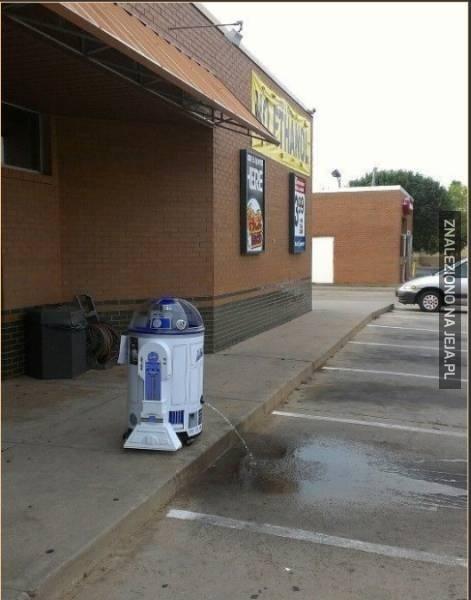 R2D2 nie ma czasu na szukanie toalety