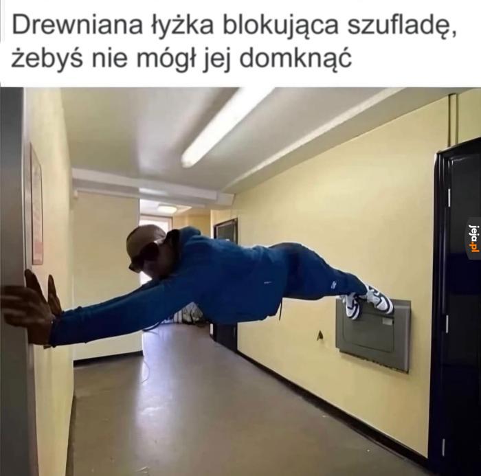 Ta duża do zup i sosów (robi to specjalnie)