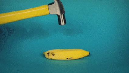 Banan i młotek