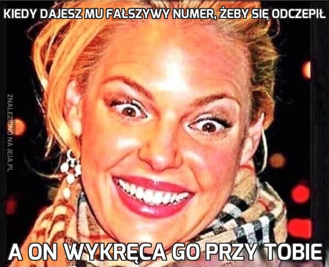Kiedy dajesz mu fałszywy numer, żeby się odczepił