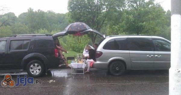 Piknik w deszczu