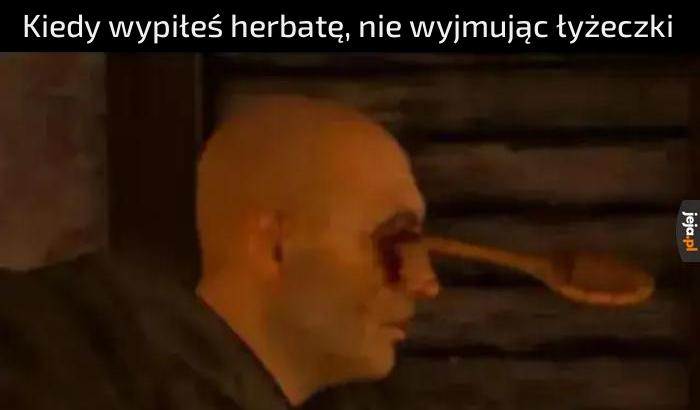 A babcia ostrzegała, nie pij z łyżką bo oko wydłubiesz
