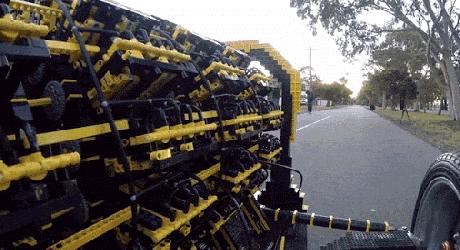 Silnik zrobiony z klocków Lego