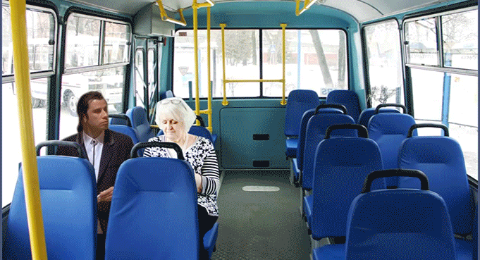 Kiedy jedziesz san autobusem i nagle jakaś pani siada obok ciebie