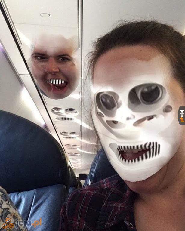Zamiana twarzy z samolotem wyszła dość niepokojąco...