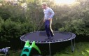 Gdy ojciec wejdzie na trampolinę...
