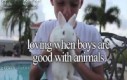 Uwielbiam gdy chłopcy są dobrzy dla zwierząt