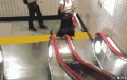 Gołomp vs ruchome schody