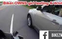 Motocyklista vs Kobieta pisząca smsy w czasie jazdy