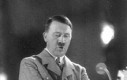 Adolf publicznie konsumuje arbuza