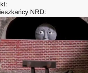 Tacy sami, a ściana między nami