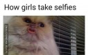 Dziewczyny robiące selfie