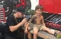 Artysta namalował chorym dzieciom tymczasowe tatuaże