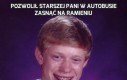 Pozwolił starszej pani w autobusie zasnąć na ramieniu