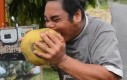 Tak się obiera kokosy!