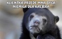 Klientka przede mną była niemiła dla kasjera