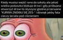 Czy ta poduszka ma pępek pod tą poszewką...?