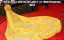 Specjalna suknia Rihanny do przenoszenia pizzy