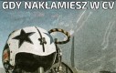 A co to za śmieszny przycisk? O BOŻE O KU*WA