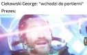 Ta małpka na pewno coś zbroi...