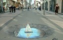 Iluzja na chodniku - łódka