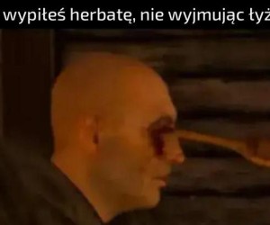 A babcia ostrzegała, nie pij z łyżką bo oko wydłubiesz