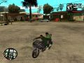 CJ z członkiem gangu  Grove Street na motorze
